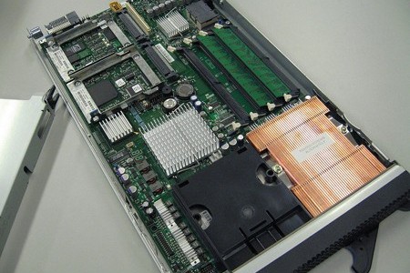 IBM HS20 blade server